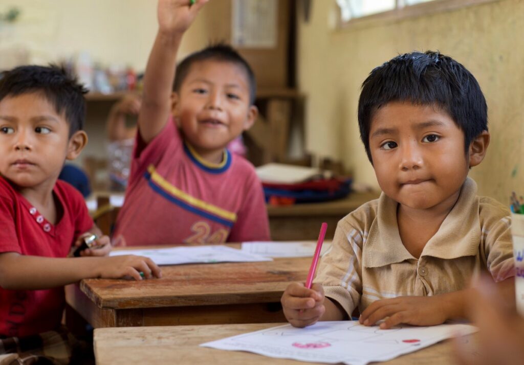 nnos-en-la-escuela-1024x714 El Péndulo Educativo Mexicano: Entre la Inseguridad Laboral y el Poder Sindical
